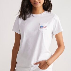 VINEYARD VINES graphic tshirt